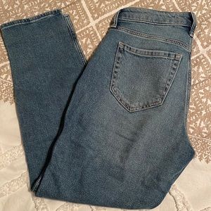 Hollister curvy high rise mom jean medium wash size 7S